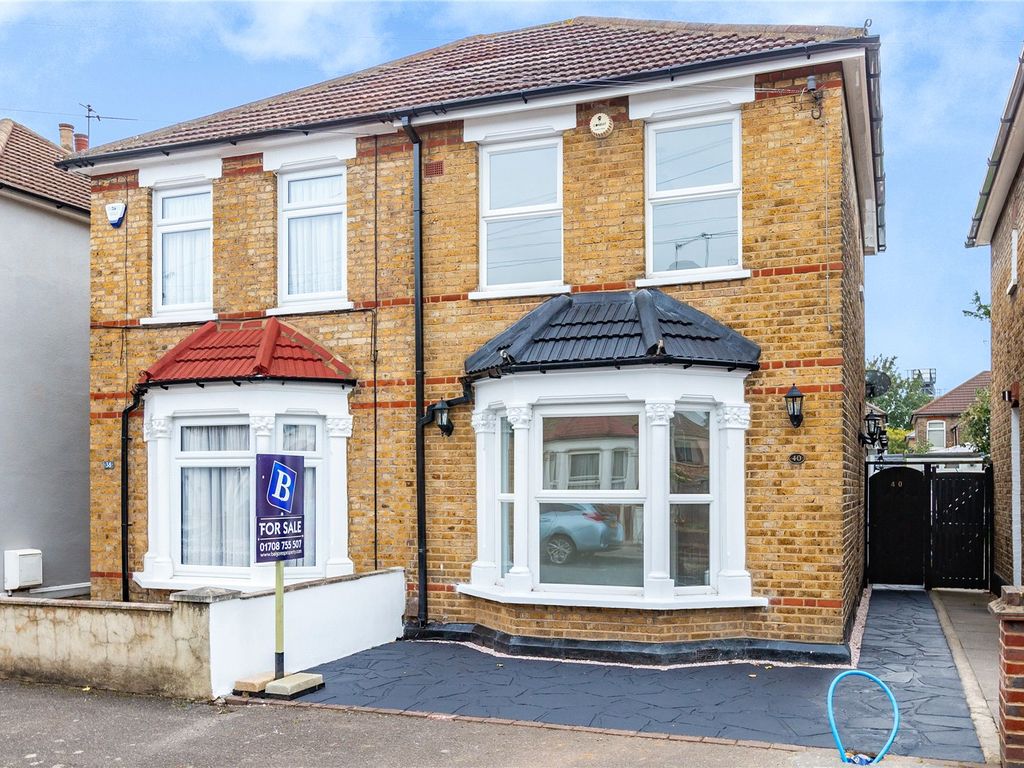 2 bed semidetached house for sale in Honiton Road, Romford RM7, £