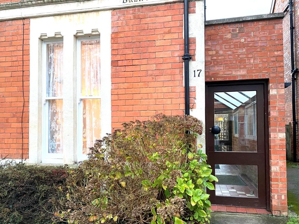 Room to rent in Glencairn Park Road, Cheltenham GL50, £475 pcm Zoopla