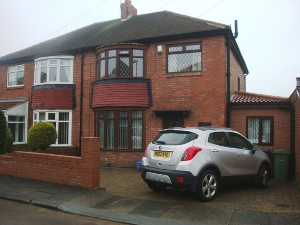 4 bed semidetached house to rent in Nelson Avenue, South Shields NE33