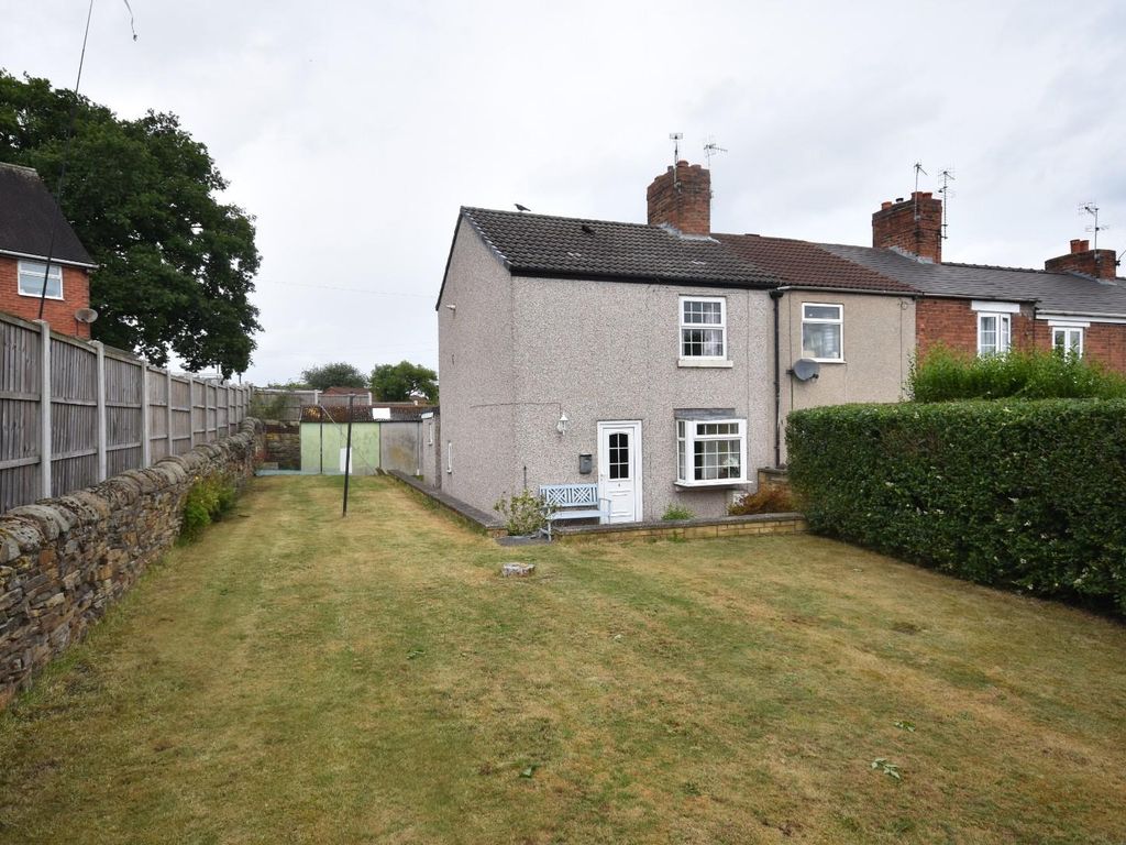 2 bed end terrace house for sale in South View, Windermere Road