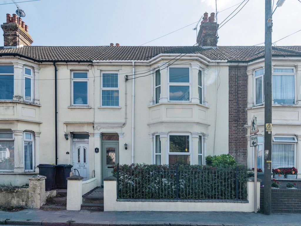 3 bed terraced house for sale in Sutton Road, Rochford SS4, £340,000