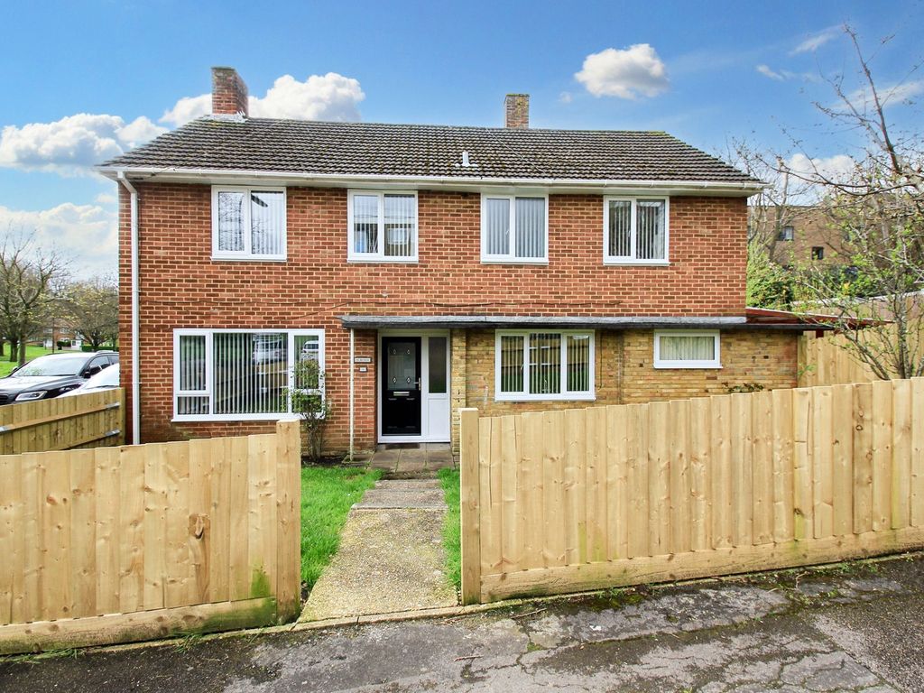 5 bed end terrace house for sale in Gilpin Close, Thornhill SO19, £375,000 Zoopla