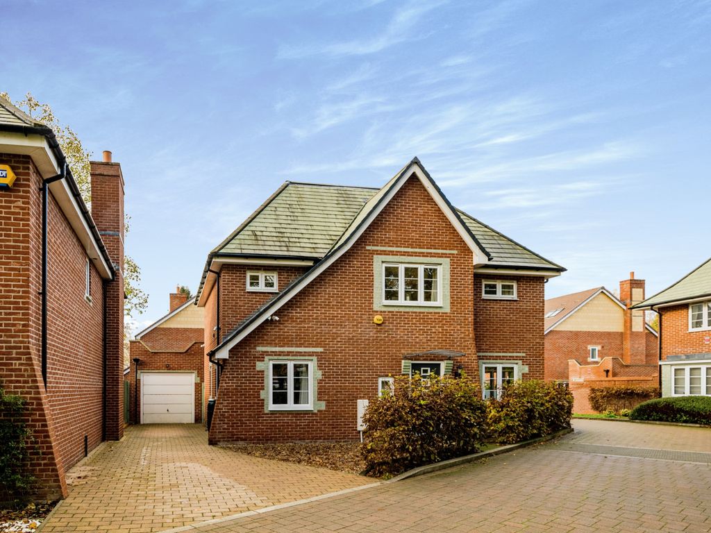 4 bed detached house for sale in Threlkeld Close, High HP11