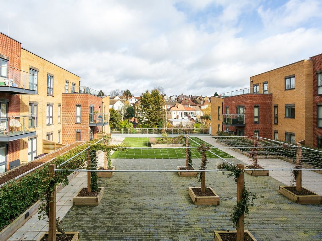 2 bed flat for sale in Frogmore Road, Hemel Hempstead, Hertfordshire HP3 Zoopla