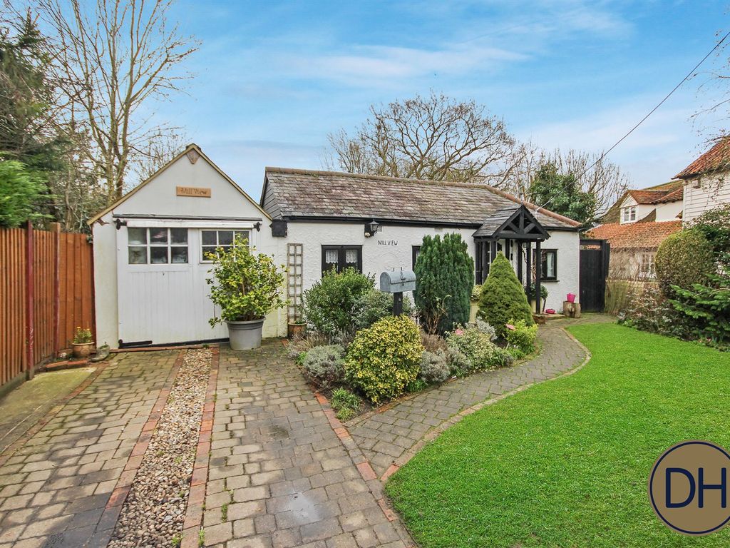 4 bed detached bungalow for sale in Millview, Harlow Road, Magdalen Laver, Ongar, Essex CM5 Zoopla