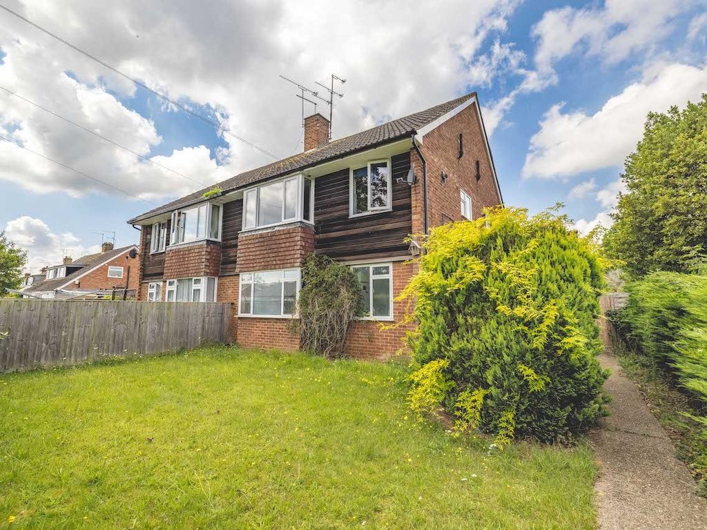 2 bed for sale in Sandringham Road, Maidenhead SL6, £325,000