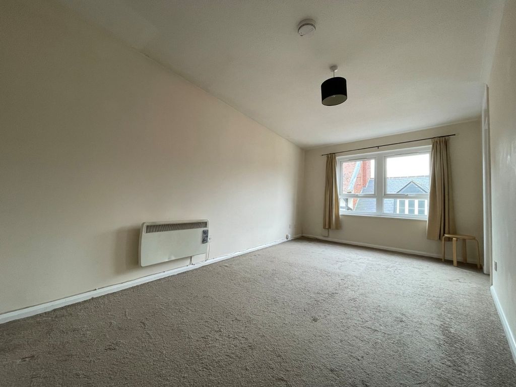1 bed flat to rent in Cricklade Street, Cirencester, Gloucestershire