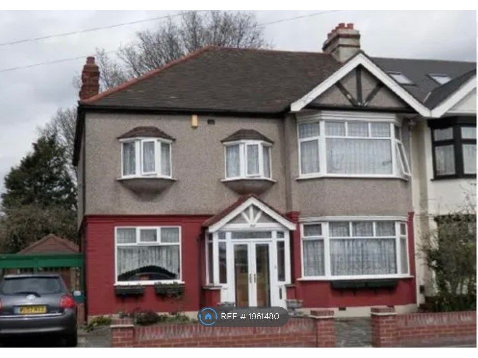 4 bed semidetached house to rent in Wanstead Lane, Ilford IG1, £3,000