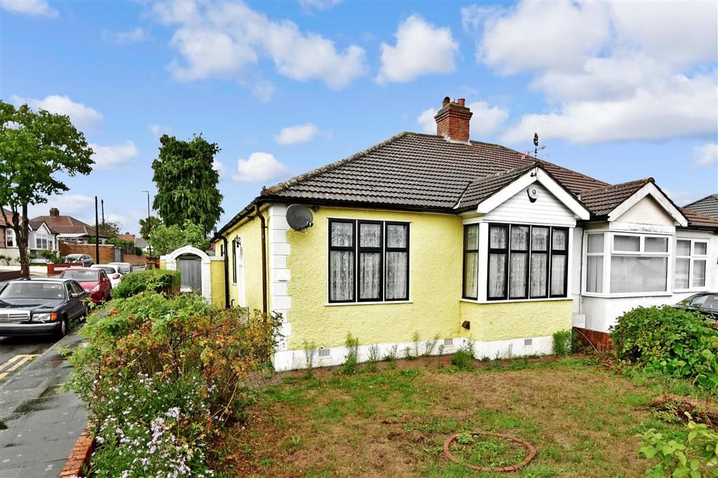 2 bed semidetached bungalow for sale in Blackfen Road, Sidcup, Kent