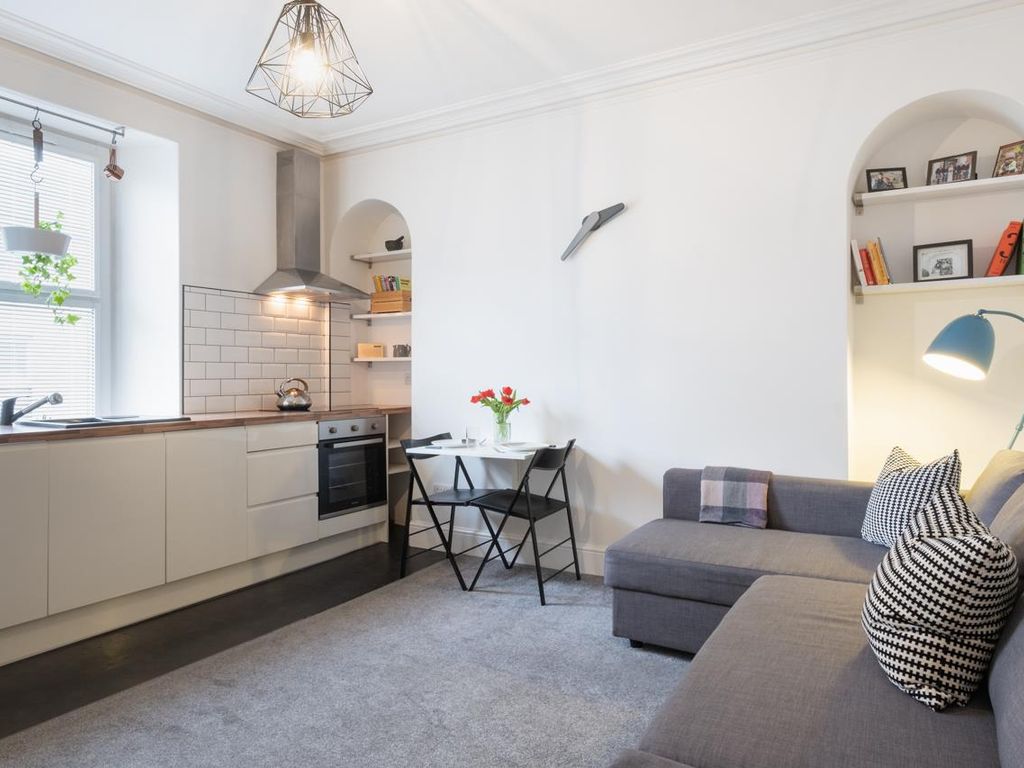 3 bed flat to rent in Portland Street, Aberdeen AB11, £700 pcm Zoopla