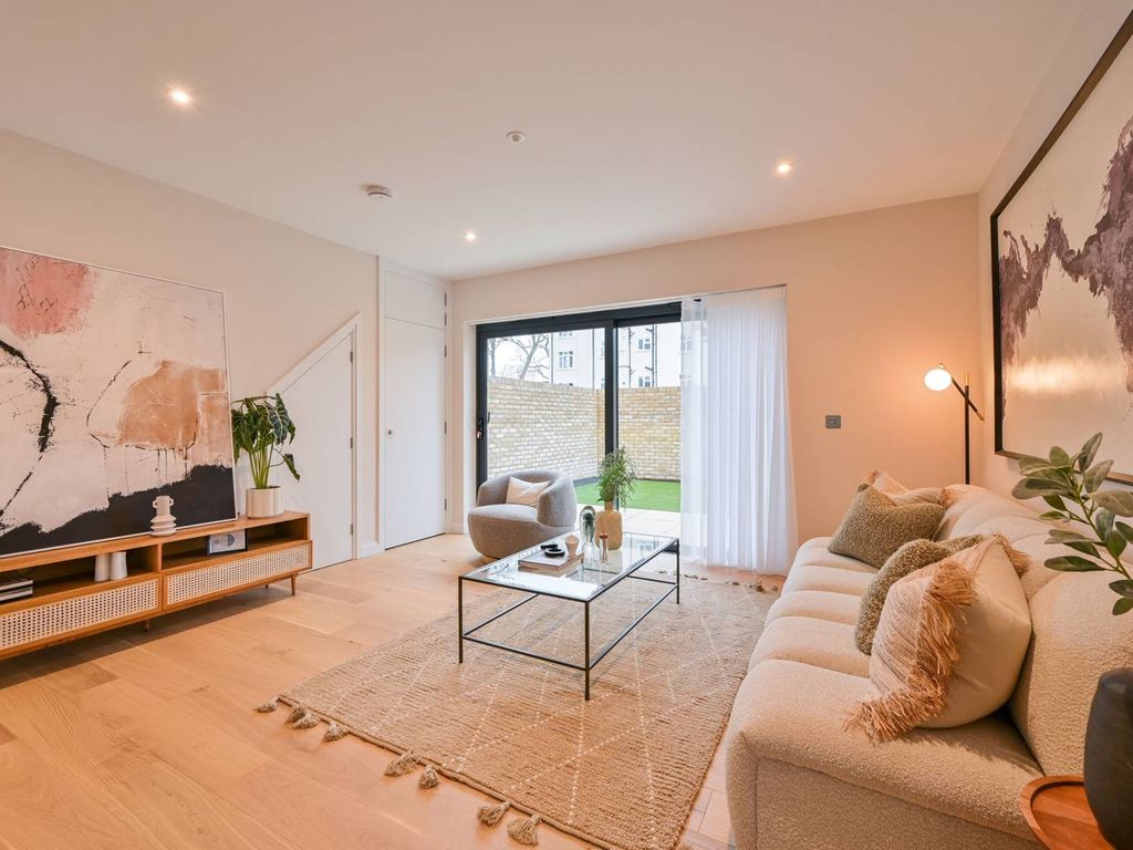 New home, 2 bed mews for sale in Kings Avenue, Clapham Park SW4, £