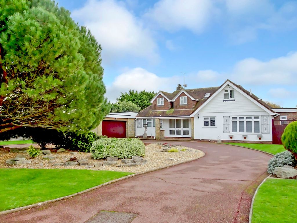 6 bed detached house for sale in West Ridings, East Preston, West