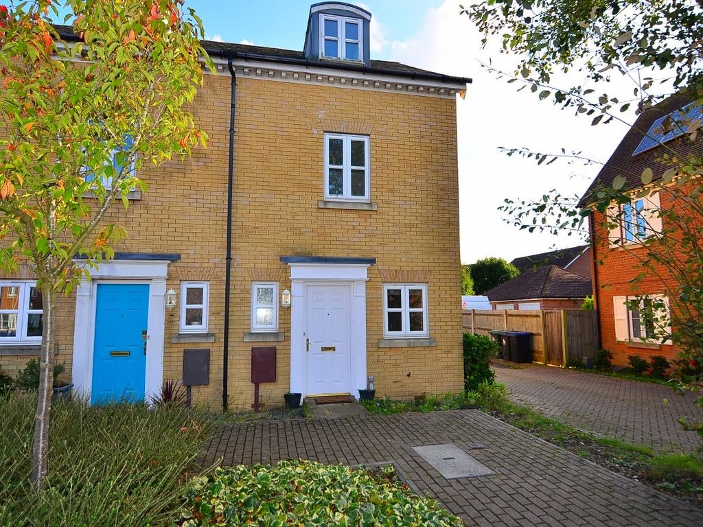 3 bed semidetached house to rent in Gilbert Way, Canterbury CT1, £