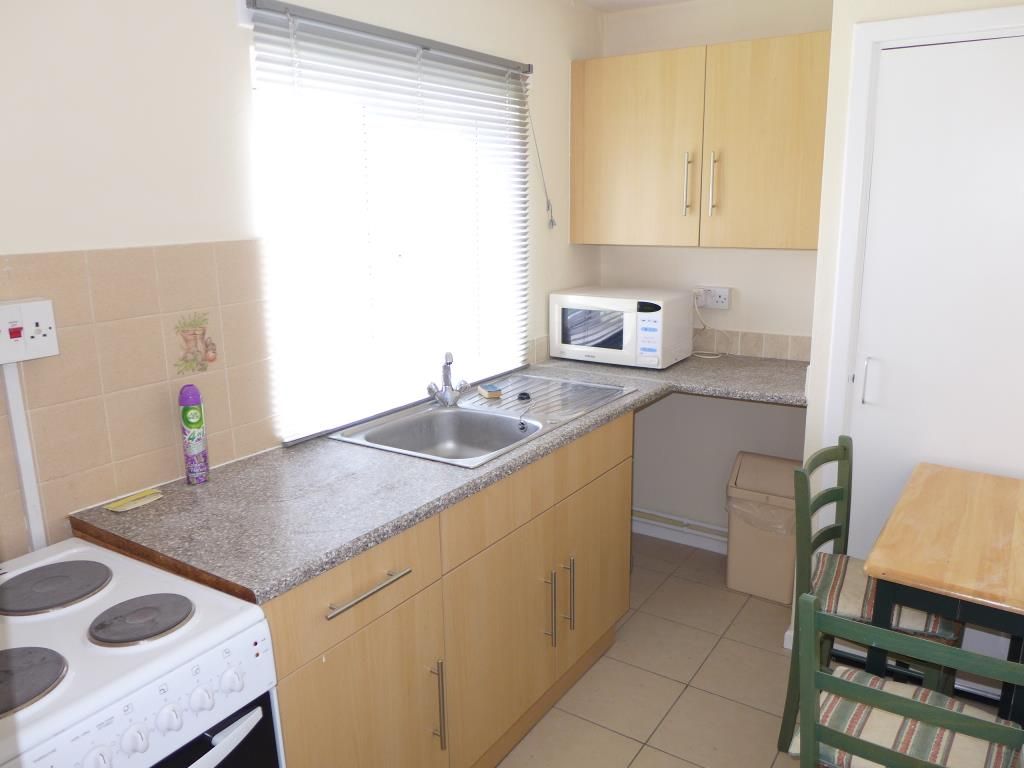 1 bed flat to rent in Flat Long Lane, Dalton, Huddersfield HD5, £525 pcm Zoopla