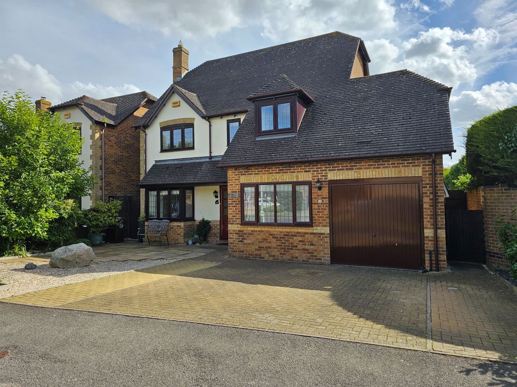 4 bed detached house for sale in Kestrel Way, Watermead, Aylesbury HP19
