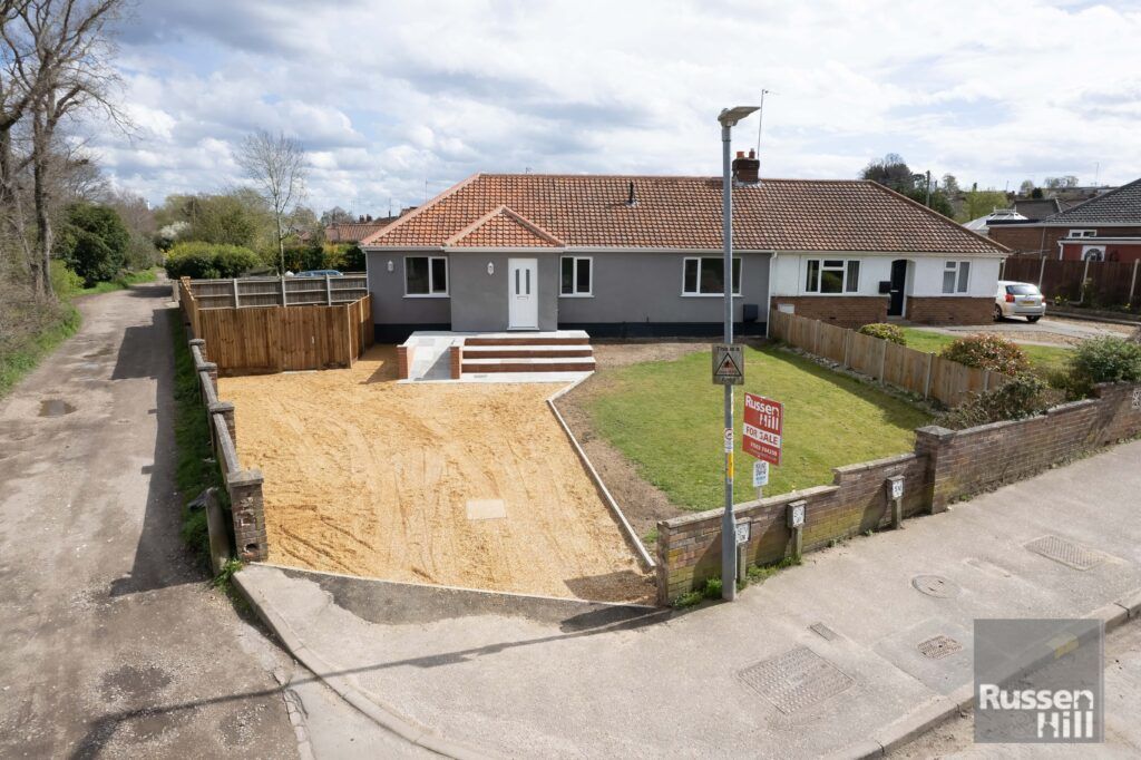 4 bed semidetached bungalow for sale in Olive Road, New Costessey