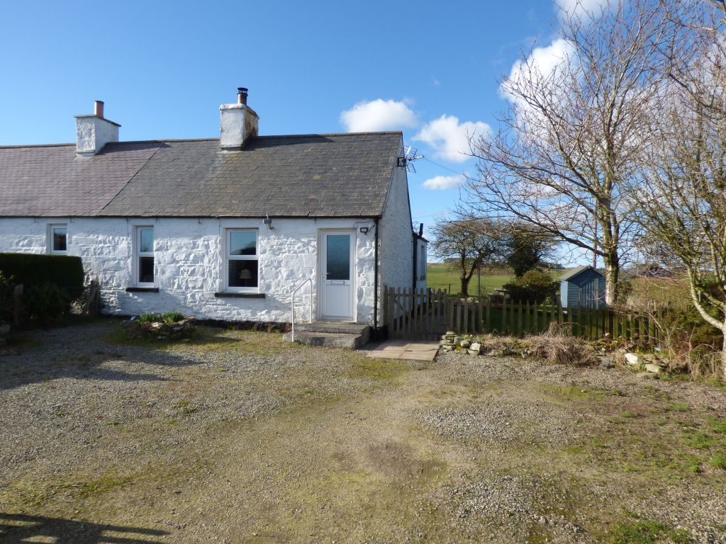 2 bed semidetached bungalow for sale in 2 Cairnfield Cottages