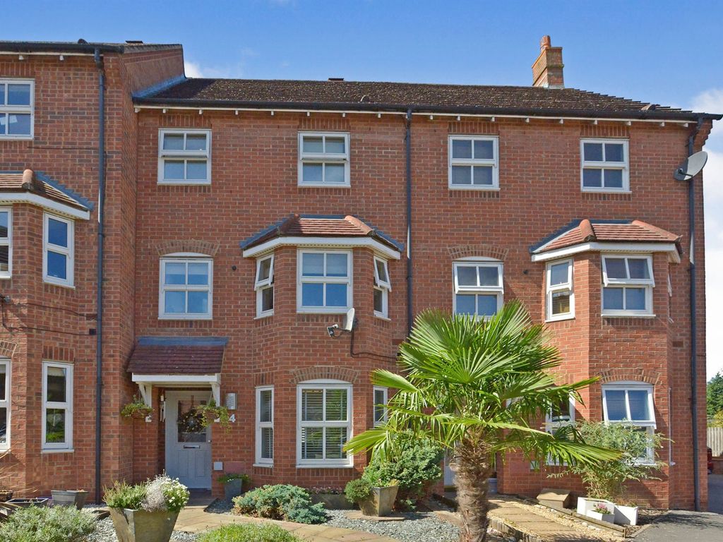 3 bed terraced house for sale in Bridgemere Close, Westcroft, Milton