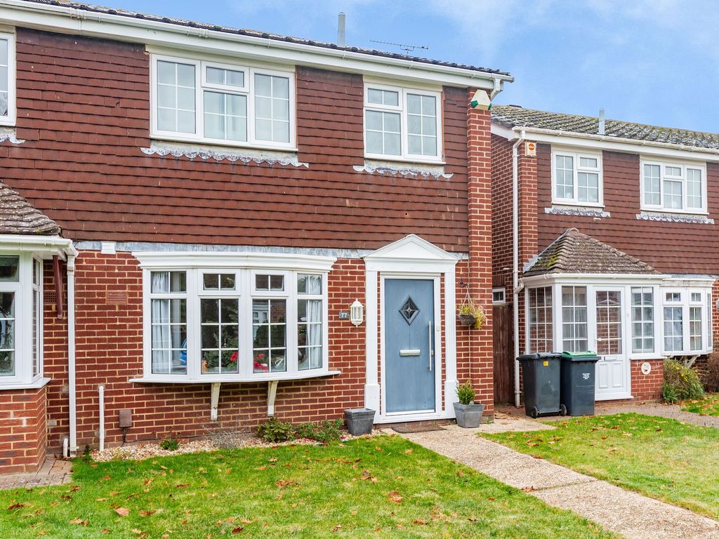 3 bed semidetached house for sale in Scott Close, Ditton ME20, £