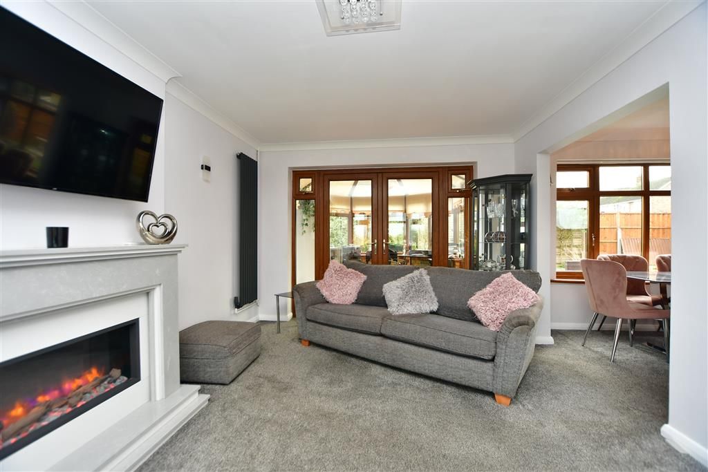 3 bed detached house for sale in Queenborough Road, Halfway, Sheerness