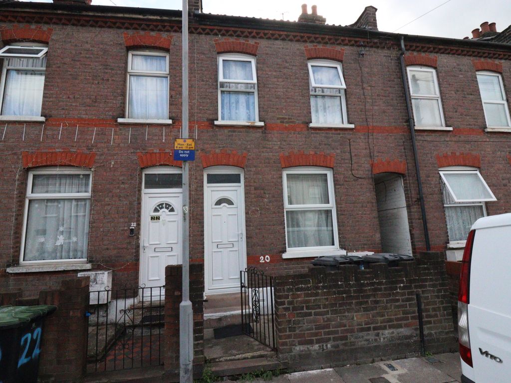 2 bed terraced house for sale in Clifton Road, Luton LU1, £225,000 Zoopla