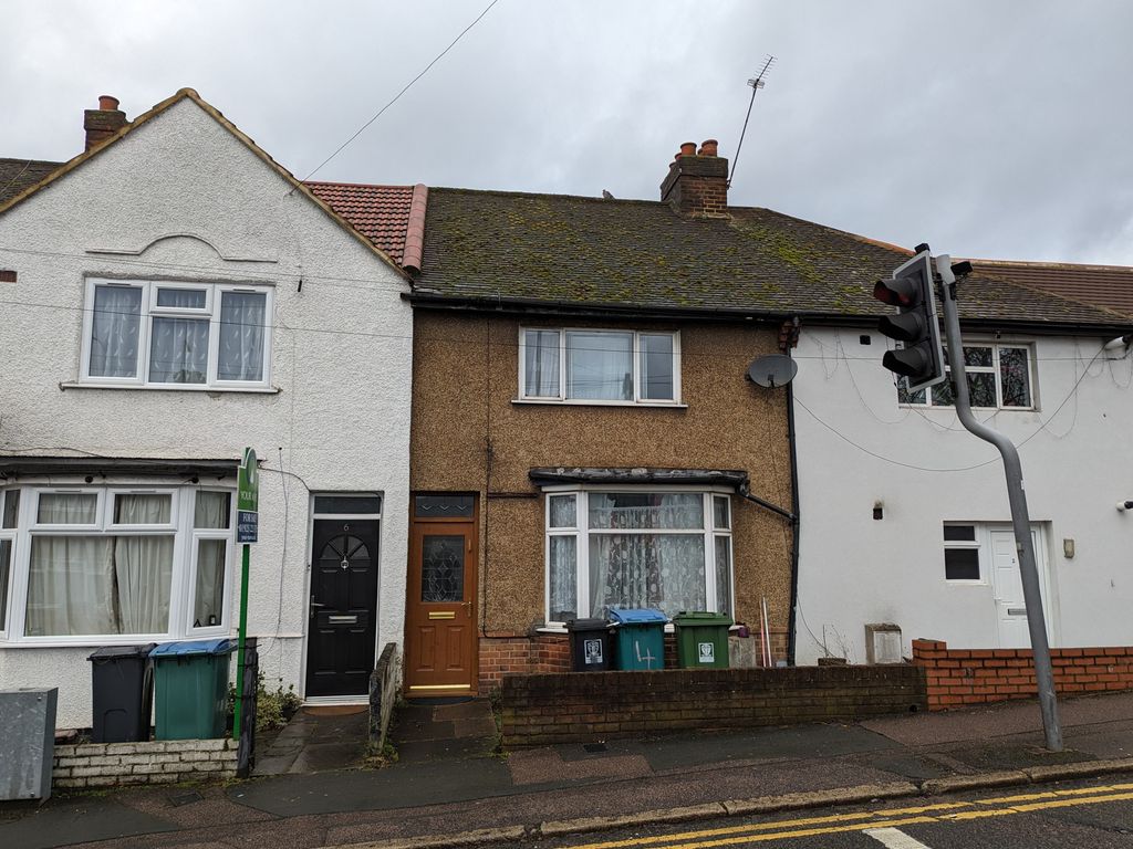 2 bed terraced house to rent in Cardiff Road, Watford WD18, £1,400 pcm