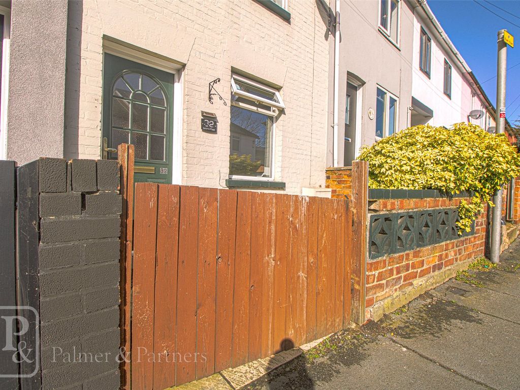 2 bed terraced house to rent in Ipswich Road, Colchester, Essex CO1, £