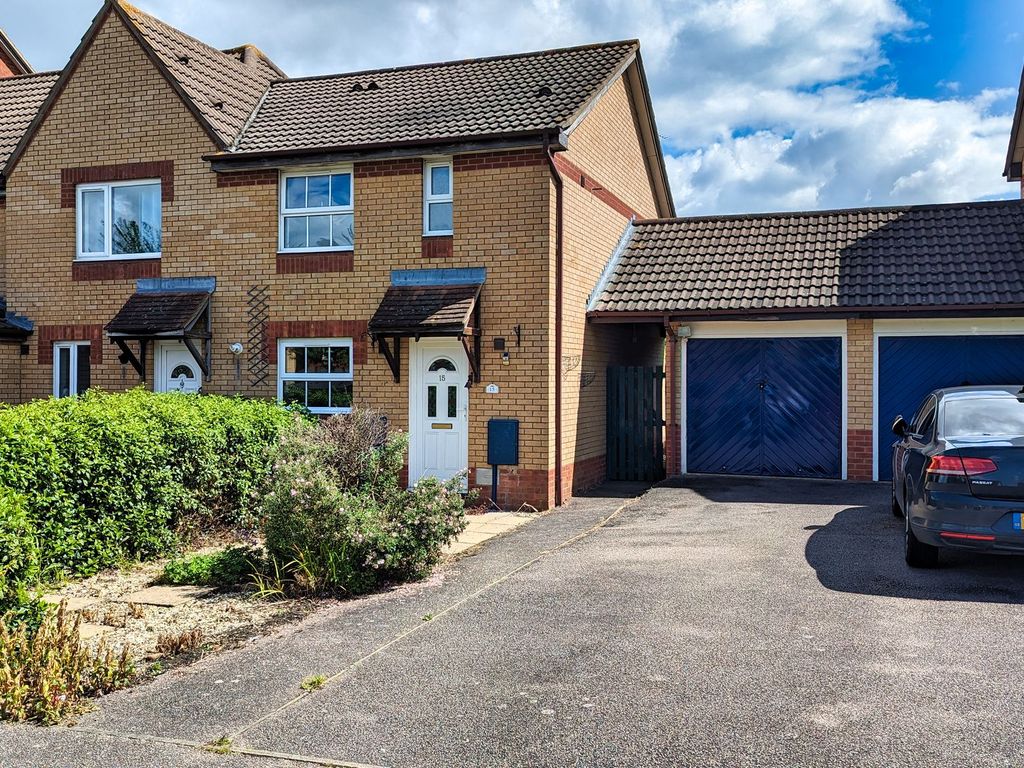 3 bed semidetached house to rent in Rhodes Place, Oldbrook MK6, £1,495