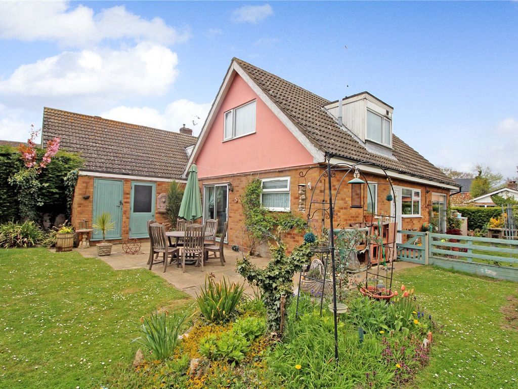 4 bed detached house for sale in Broadfields Way, Rockland St. Mary