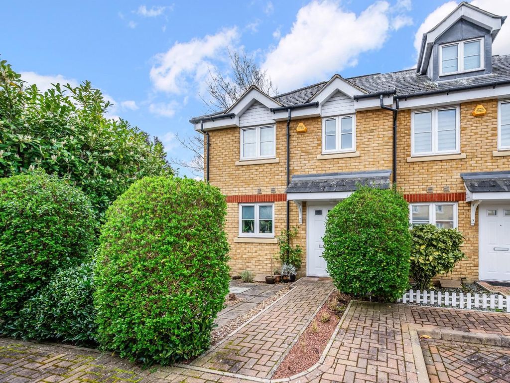 4 bed end terrace house for sale in Egmont Mews, Ewell, Epsom KT19, £