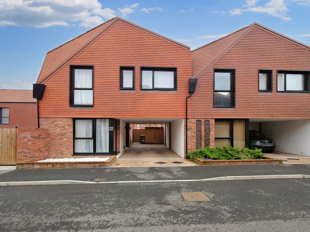 3 bed end terrace house for sale in Tyndale Avenue, Basildon SS14 Zoopla