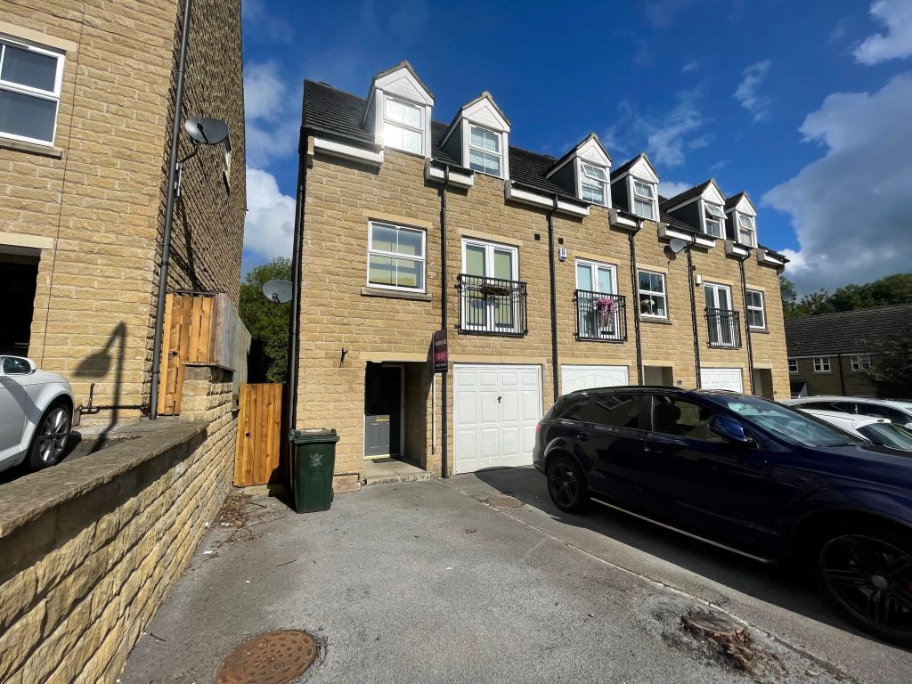 4 bed property to rent in Oberon Way, Cottingley, Bingley BD16, £1,075