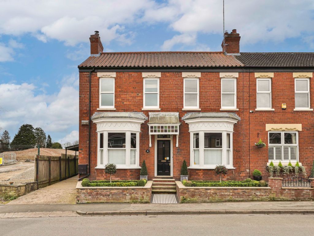 4 bed semidetached house for sale in Well Lane, Willerby, Hull, East