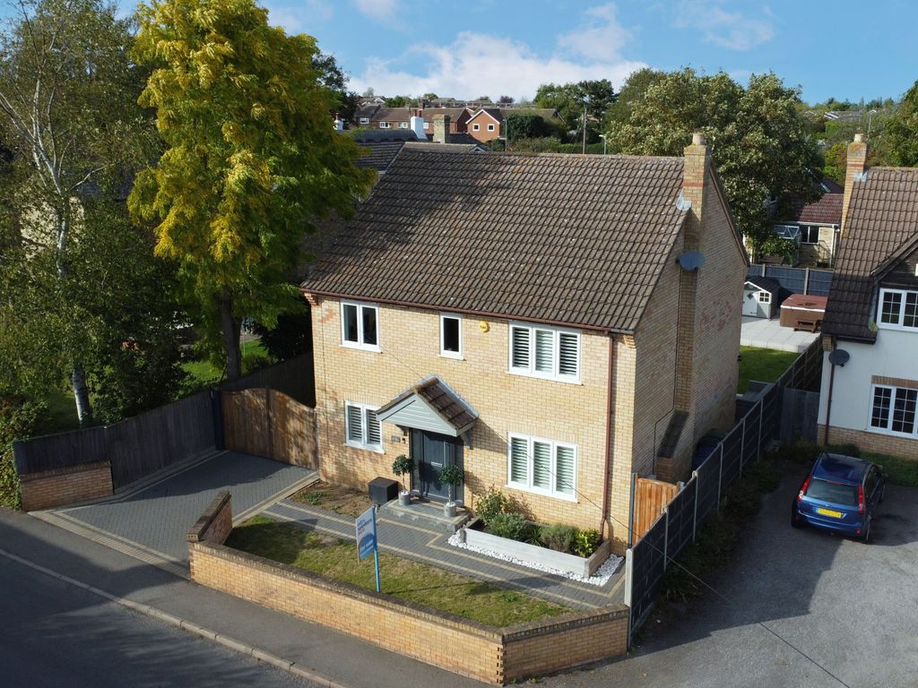 4 bed detached house for sale in East Street, Bluntisham, Huntingdon