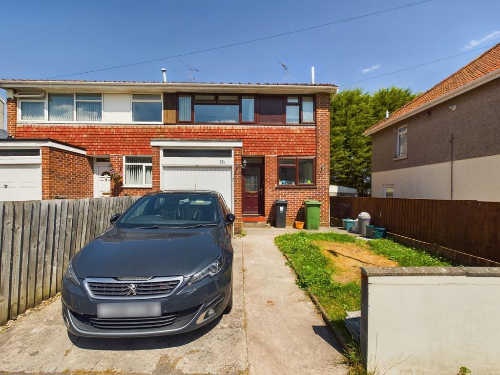 3 bed semidetached house for sale in Worcester Road, Kingswood