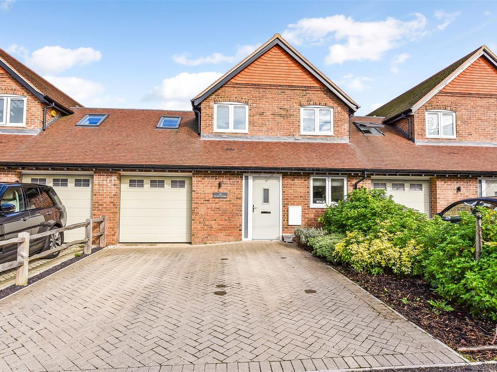 4 bed terraced house for sale in Street End, North Baddesley, Hampshire