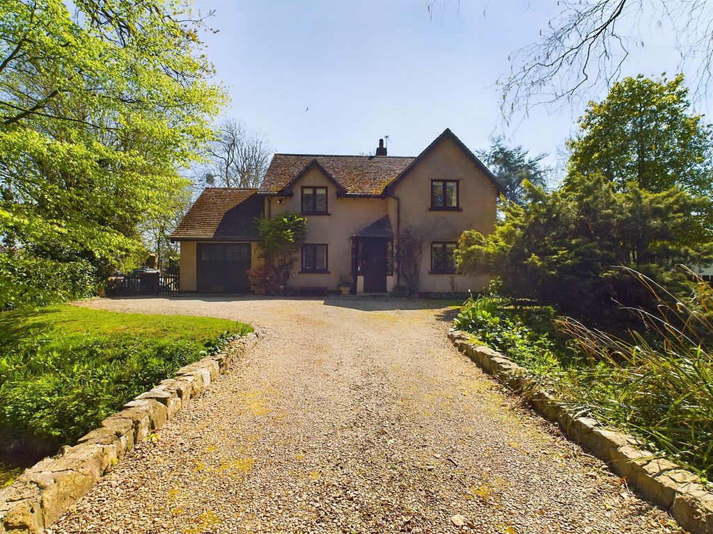 5 bed detached house for sale in Bryn Rd, Magor, Caldicot