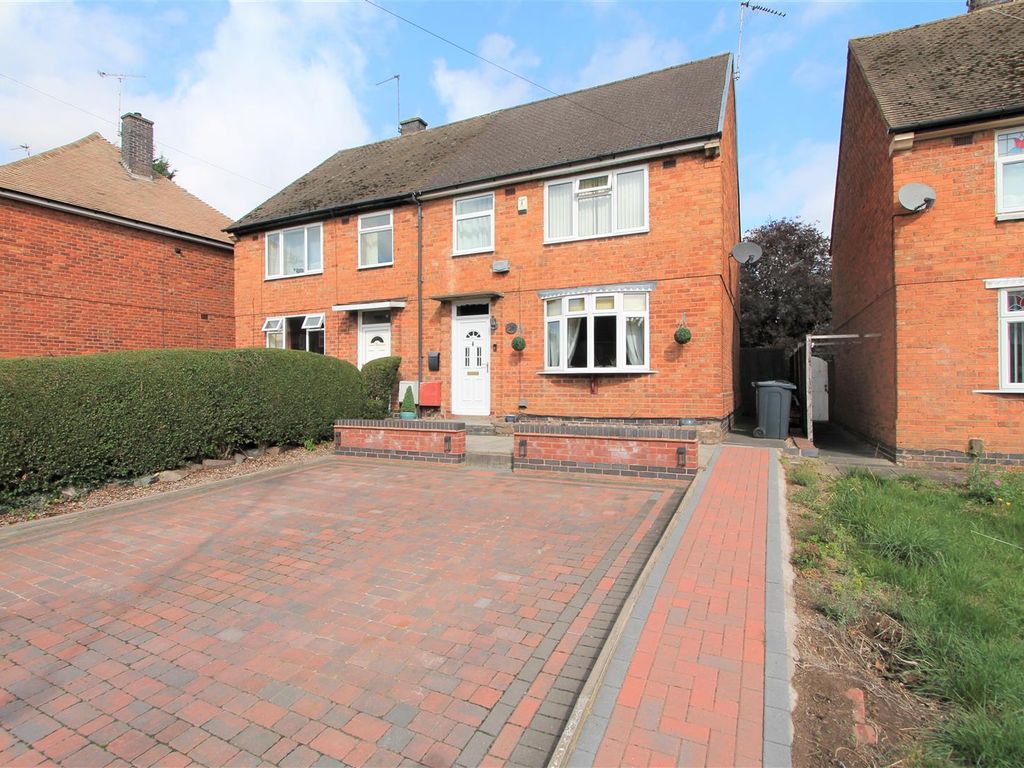 3 bed semidetached house for sale in Laburnum Road, Netherhall