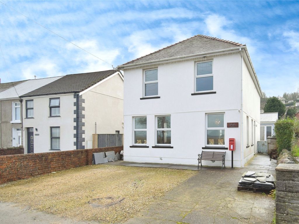 3 bed detached house for sale in Beach Road, Penclawdd, Swansea SA4, £