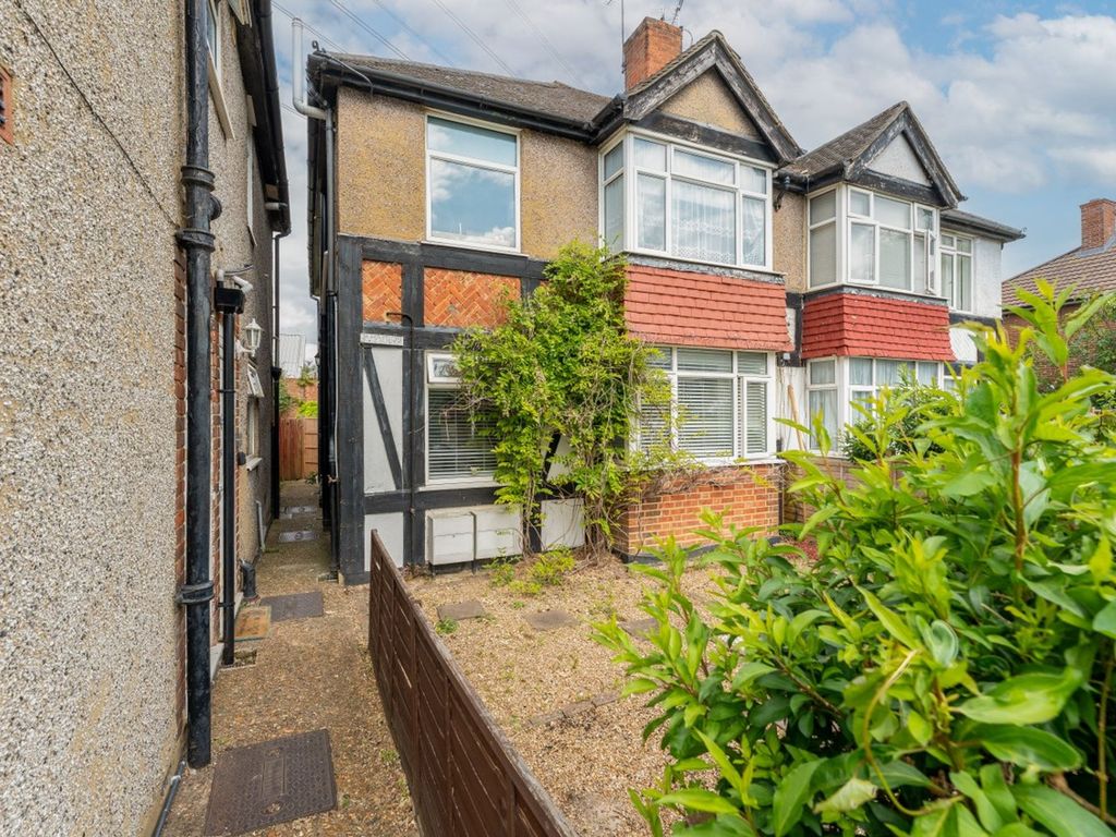 2 bed for sale in Garth Road, Haydon Court Garth Road SM4, £