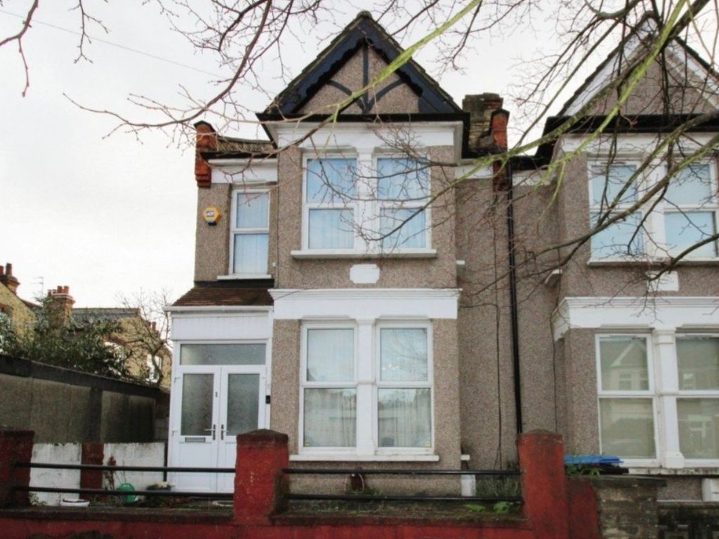 4 bed end terrace house for sale in Lancaster Road, London N11 Zoopla
