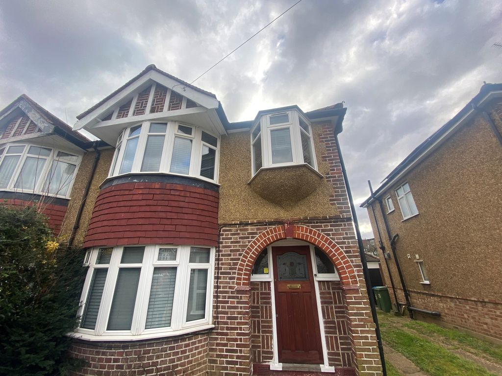 3 bed semidetached house to rent in Ember Farm Way, East Molesey KT8