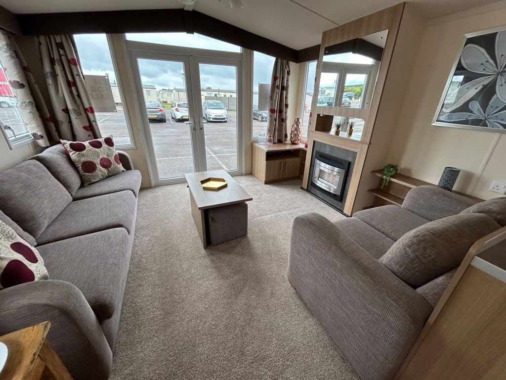 3 bed property for sale in Hythe Road, Dymchurch, Romney Marsh TN29, £