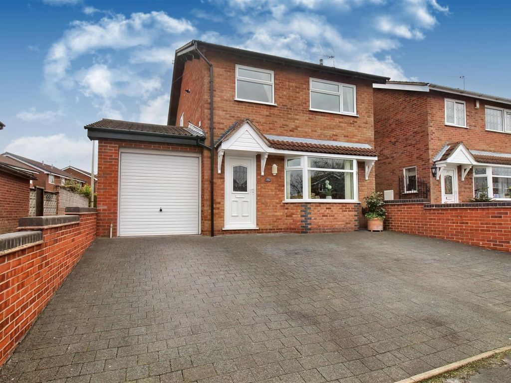 3 bed detached house for sale in Shrewsbury Drive, Chesterton