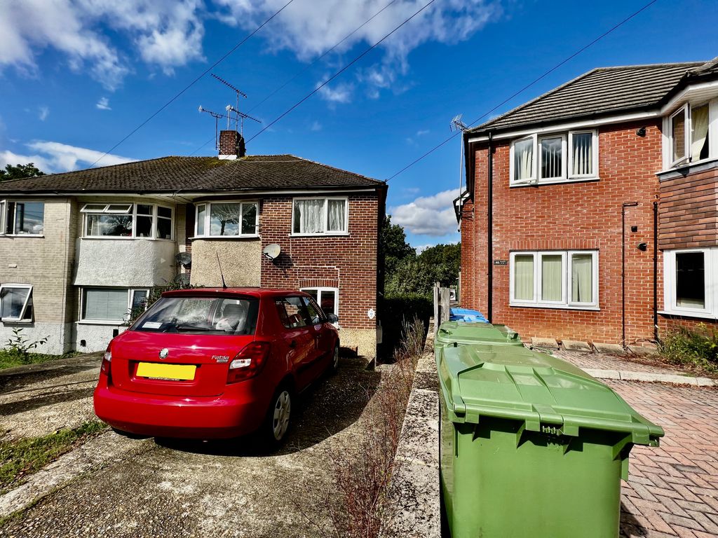 2 bed flat to rent in Gainsford Road, Southampton SO19, £1,100 pcm Zoopla