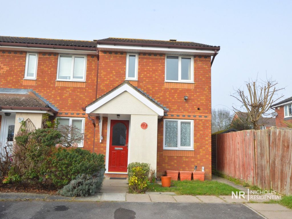 2 bed end terrace house for sale in Withers Close, Chessington, Surrey