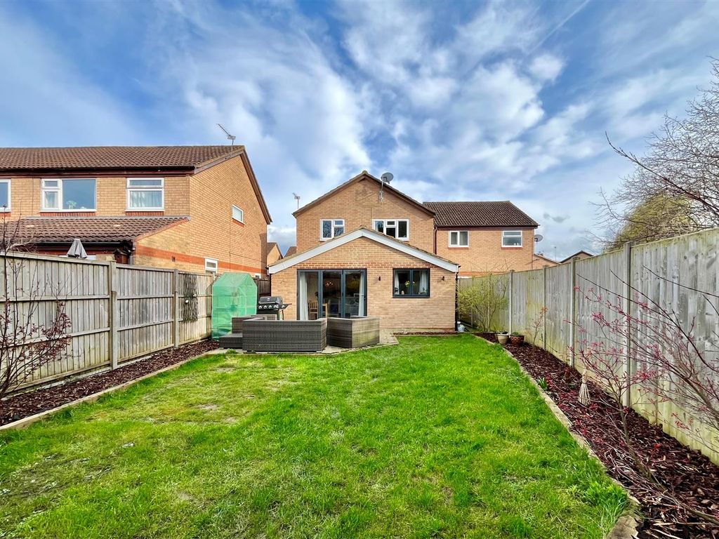 5 bed detached house for sale in Rosemary Close, Abbeydale, Gloucester