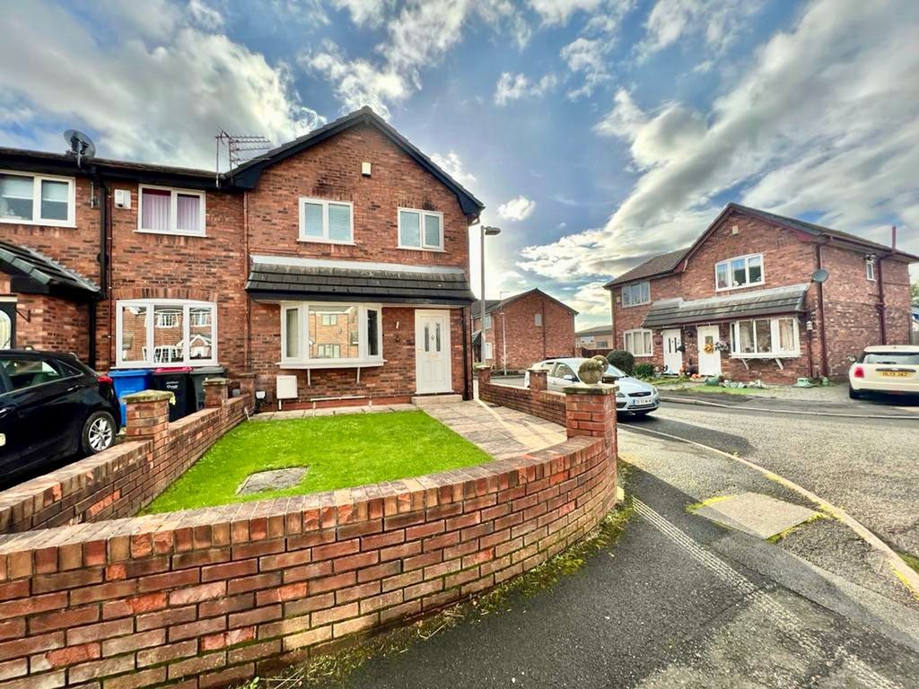 3 bed end terrace house for sale in Old Mill Close, Swinton M27, £