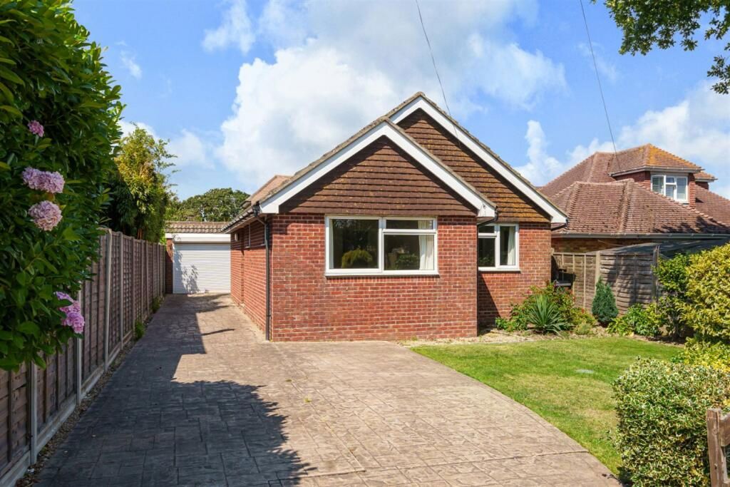 2 bed bungalow for sale in Fishery Lane, Hayling Island PO11, £295,000