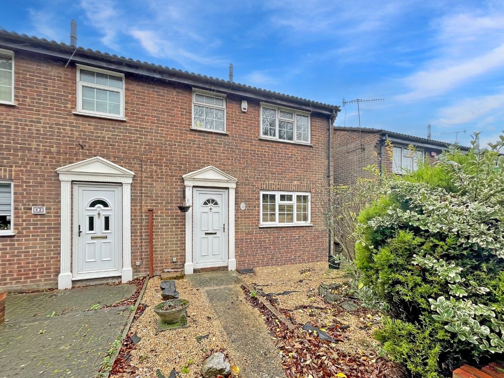 3 bed semidetached house for sale in Crawley Green Road, Luton